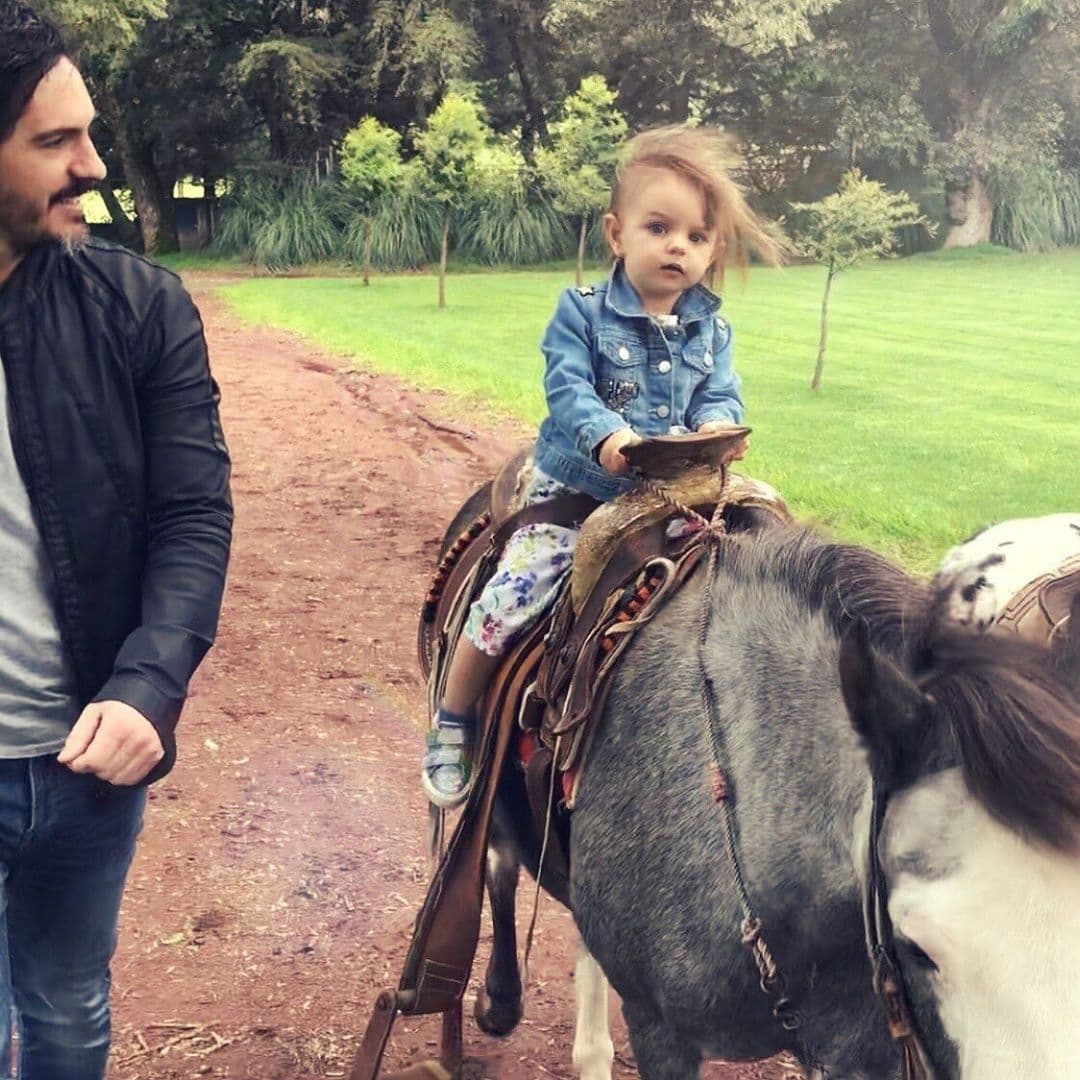 Sin miedo a vivir nuevas experiencias, Kailani se divirtió conviviendo con animales, en específico durante sus paseos en caballo.