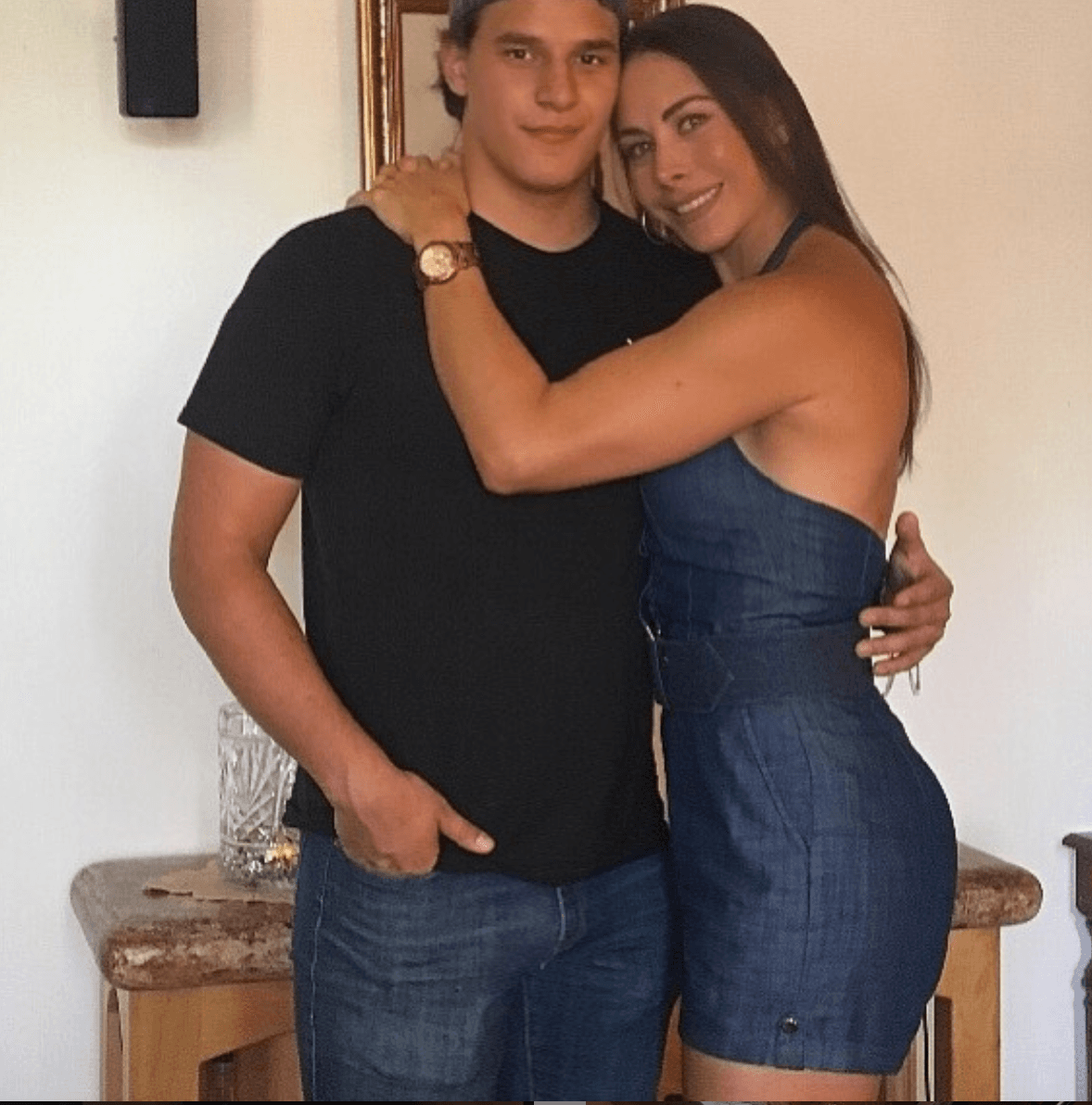 En 1998, Vanessa Guzmán se convirtió en madre por primera vez de José, a quien procreó con el también actor Eduardo Rodríguez. El joven tiene 21 años de edad, estudia en Texas y es aficionado al futbol americano. A la actriz le gusta mantener su vida en privado, por lo que prefiere no compartir imágenes de sus dos hijos.