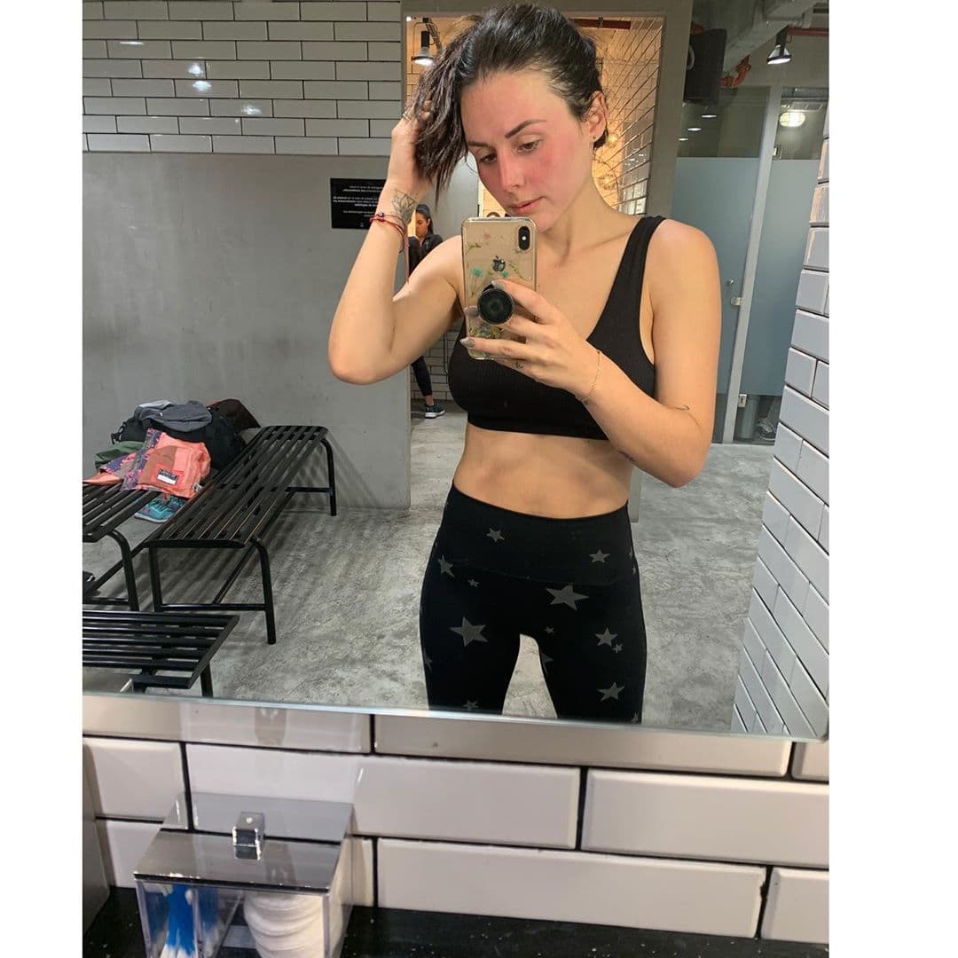 "Hay días que siento que no puedo, no duermo ninguna noche de corrido todavía, entre el bebé, la lactancia y a veces Lua la verdad es raro que duerma bien.", escribió sobre el esfuerzo que hace para no dejar atrás su actividad física. 
<br>