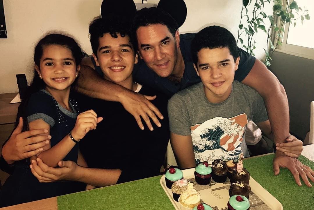 Eduardo Santamarina habla de sus hijos y confiesa: ‘Ya huelo a suegro’