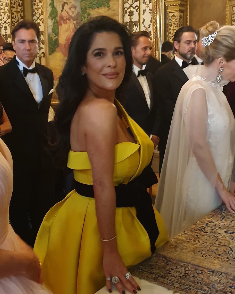 El enlace tuvo sede en el Palacio Metropolitano del Centro Histórico de la CDMX, y, como era de esperarse, Martha Debayle fue una de las damas de honor de la editora de la revista The Beauty Effect. La comunicadora de radio y editora de moda visitó un increíble vestido en color amarillo.