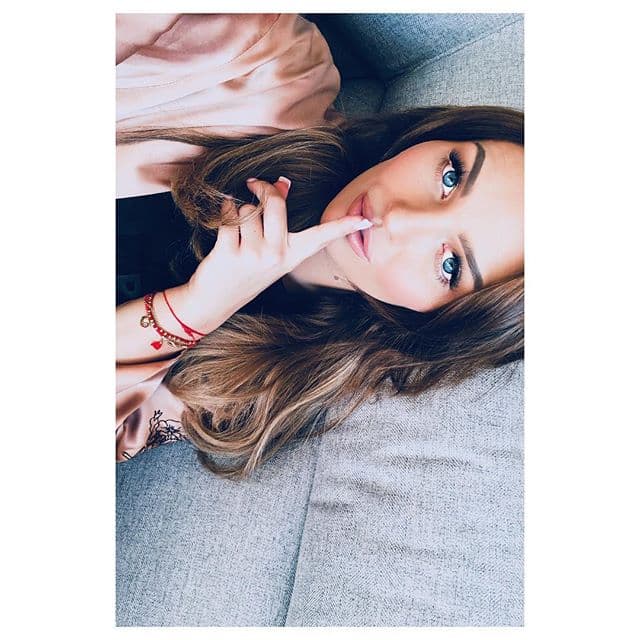 En resumen, la actriz explicó que su intuición le hizo descubrir que algo pasaba entre Irina Baeva y Gabriel Soto, dado que a desde su trabajo en la obra de teatro, “¿Por qué los hombres aman a las cabronas?”, Baeva cambió su actitud a Bazán cambió y comenzó lo que Geraldine calificó como “acoso” de parte de la rusa hacia ella.