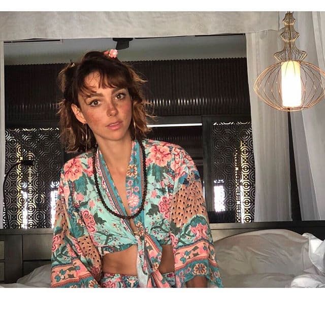 Nuestra favorita, Natalia Téllez ha pasado por tantos cambios en tan poco tiempo, que ya no sabemos con qué fantástica locura va a salir. Vale la pena recordar a la más pequeña de las Netas Divinas como esa joven menudita de cara lava y look playero.