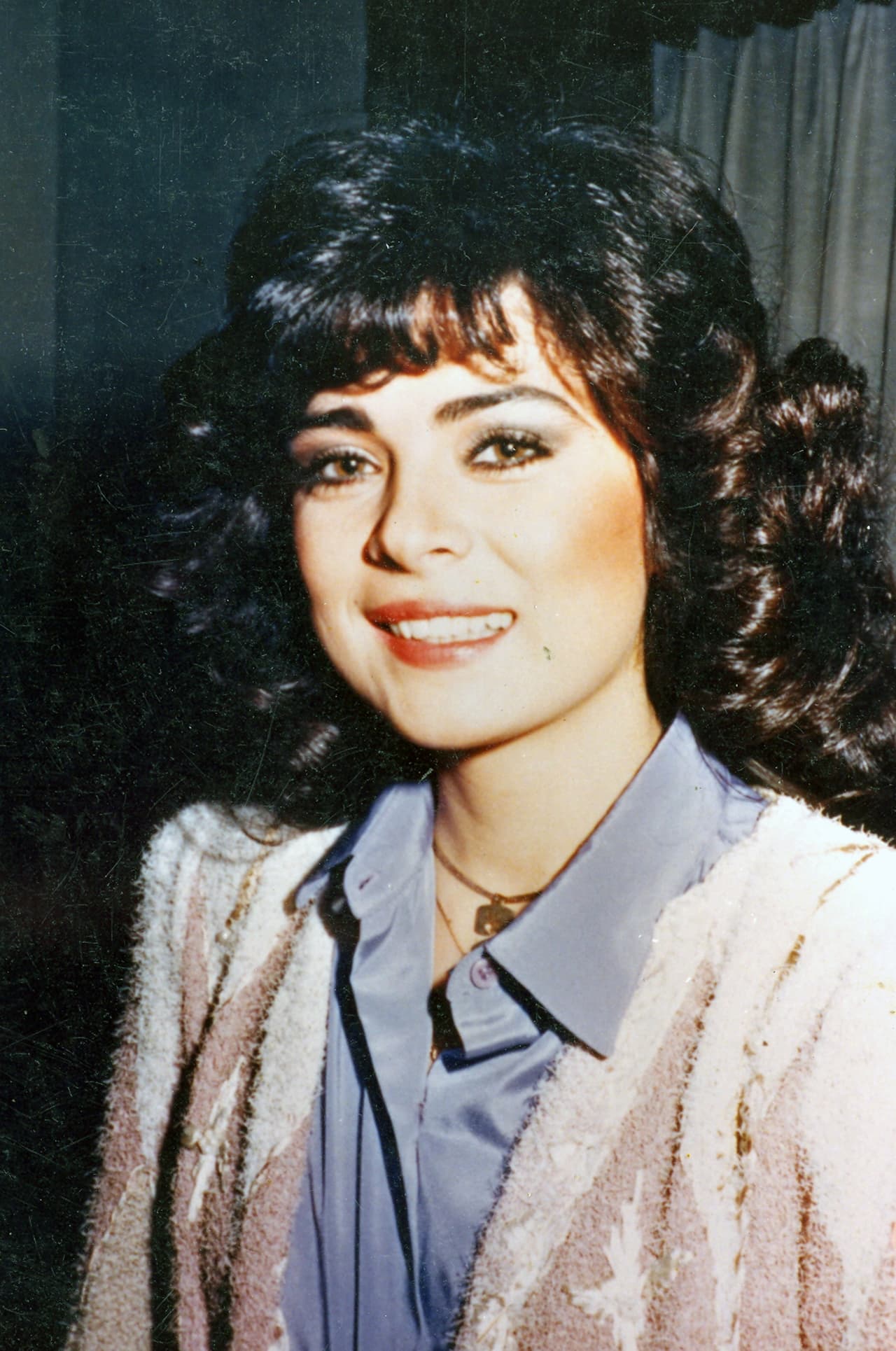 Su relación duró poco, pero escándalo vivió por décadas. En 1992, bajo la presión de una prensa conservadora, Victoria Ruffo propuso a Derbez simular que ambos se habían casado en secreto, usando anillos de matrimonio frente a las cámaras, para así mitigar cualquier acoso mediático con respecto a su embarazo.