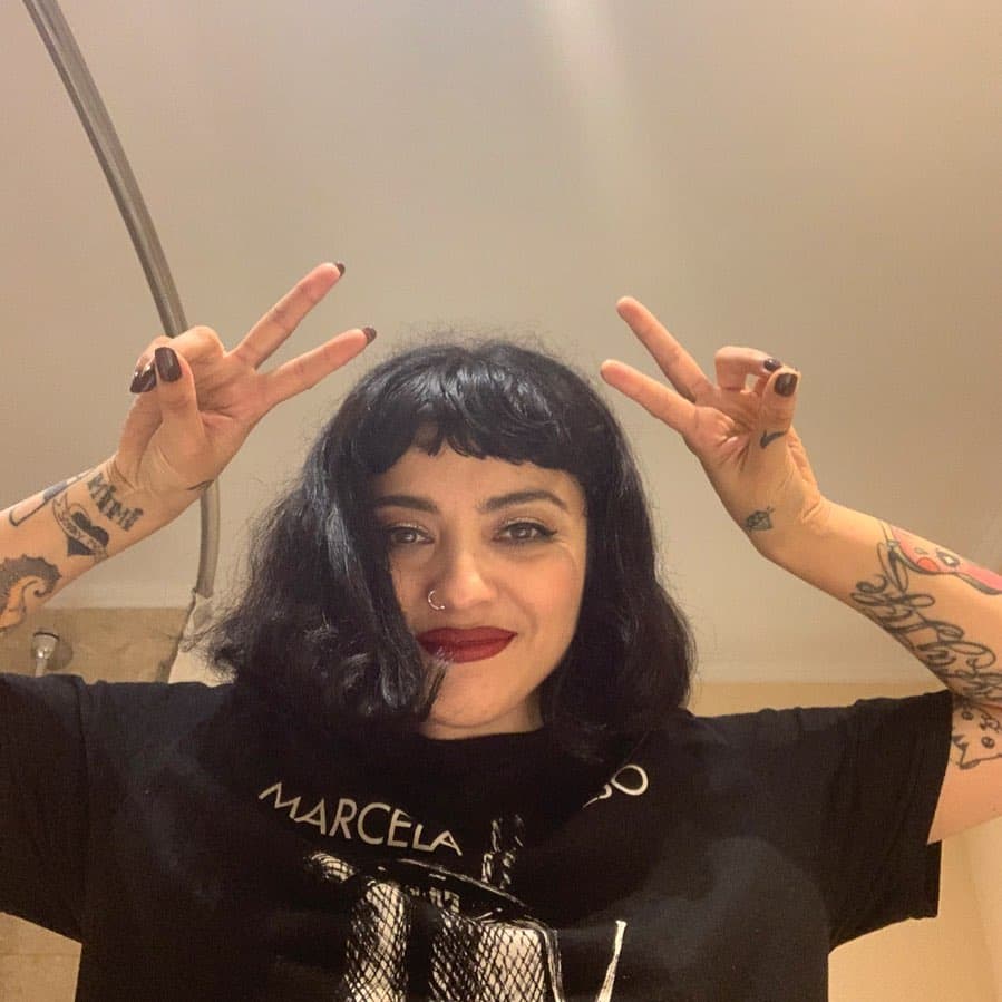 Una cantante famosa, abiertamente feminista, con mayor influencia en redes sociales es Mon Laferte, y la chilena no podía quedarse callada acerca del tema. En una imagen compartida en historias de Instagram, la intérprete de “Plata ta tá” convocó a mujeres para unirse al paro.
