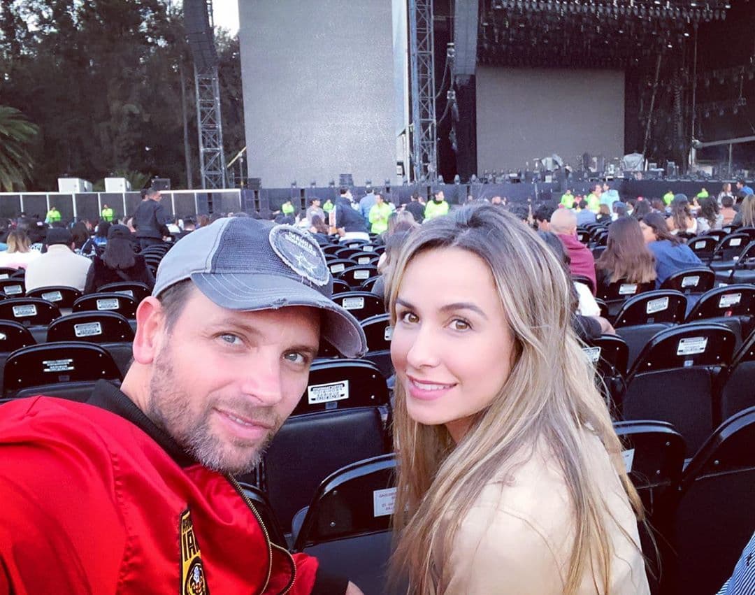 Hasta el momento no se sabe la fecha exacta del enlace nupcial, pero los dos han dicho que lo harán con una ceremonia íntima, en donde solo estarán presentes sus familiares y amigos más cercanos.
<br>
<br>