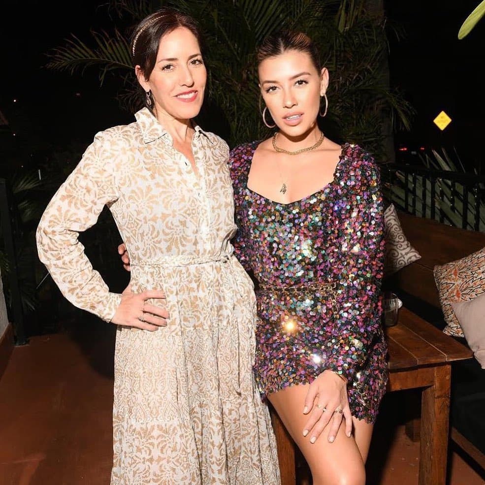 Con solo 20 años de edad, 
<b>Stephanie Salas</b> debutó como mamá de Michelle Salas. Por muchos años se rumoró que el padre era Luis Miguel pero fue hasta el 2007 que él lo reconoció, pero no legalmente. Salas se hizo cargo de su hija completamente.