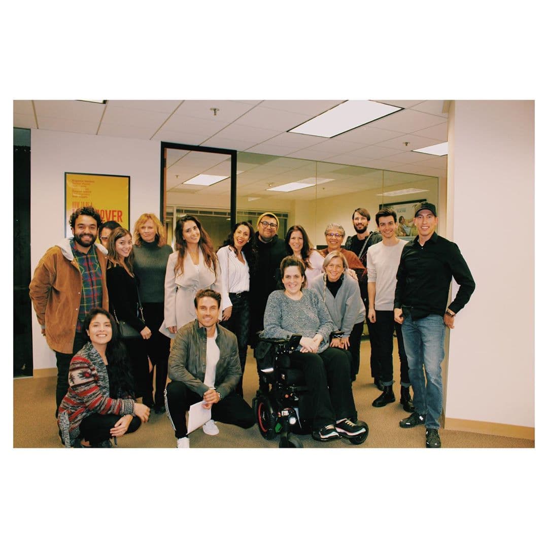 “No sólo tengo el honor de trabajar con el talentosísimo director 
<a href="https://www.instagram.com/officialjorgexolalpajr/">@officialjorgexolalpajr</a> y su maravilloso equipo, sino que además nos divertimos”, dijo.