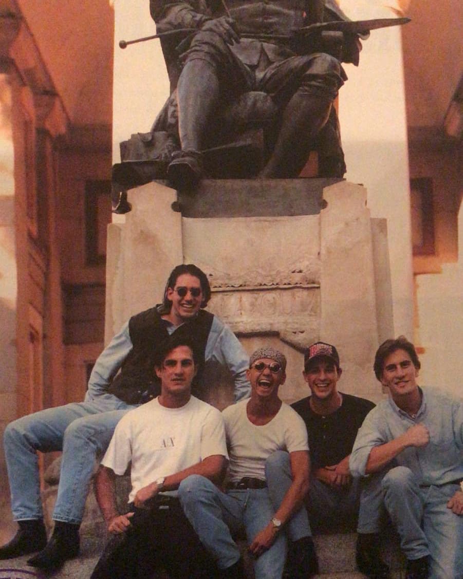 Alex, se integró a banda juvenil Magneto en el año 1993 y permaneció con la agrupación hasta 1996.