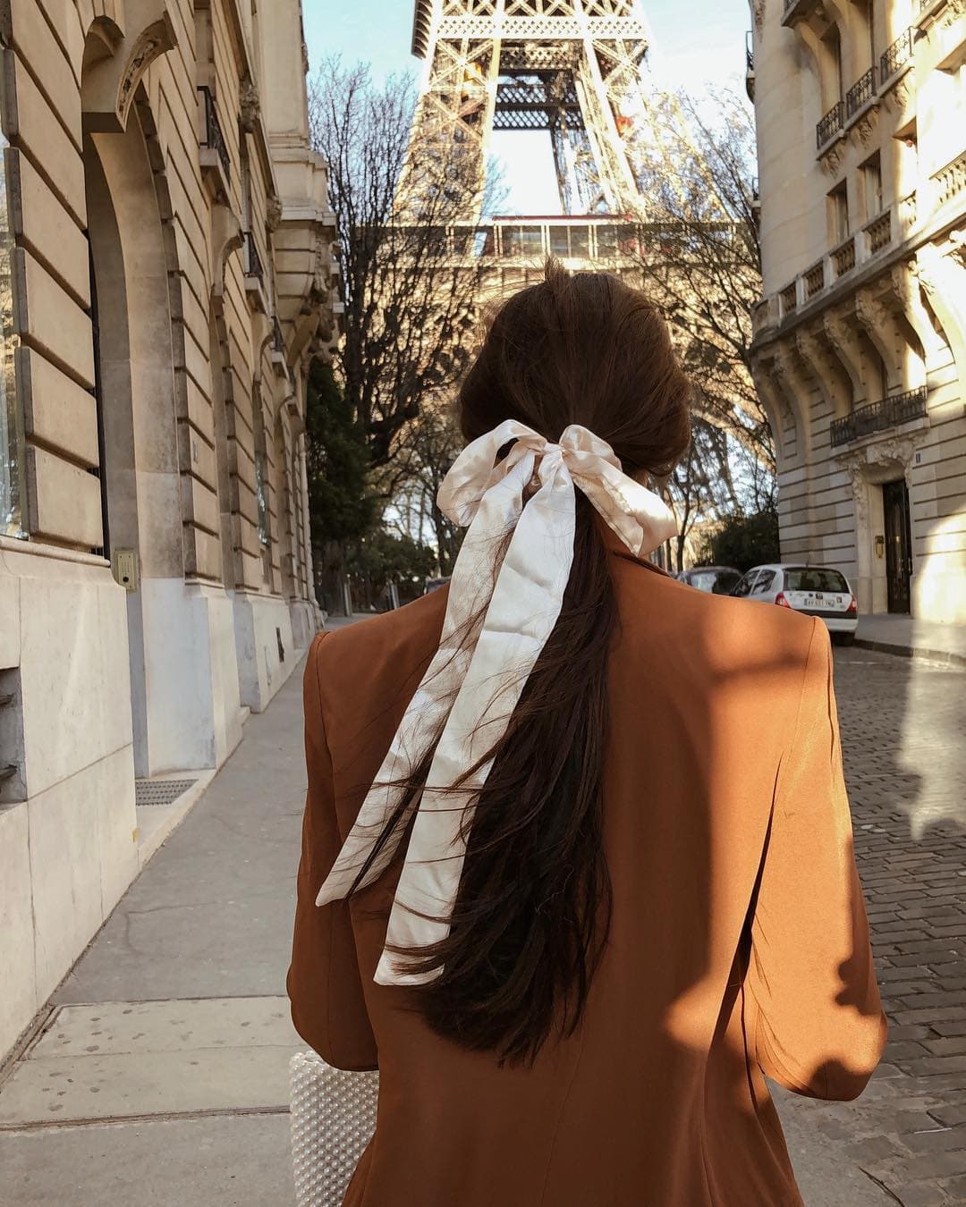 Dale un toque femenino a tus coletas de caballo con moños y pañuelos.