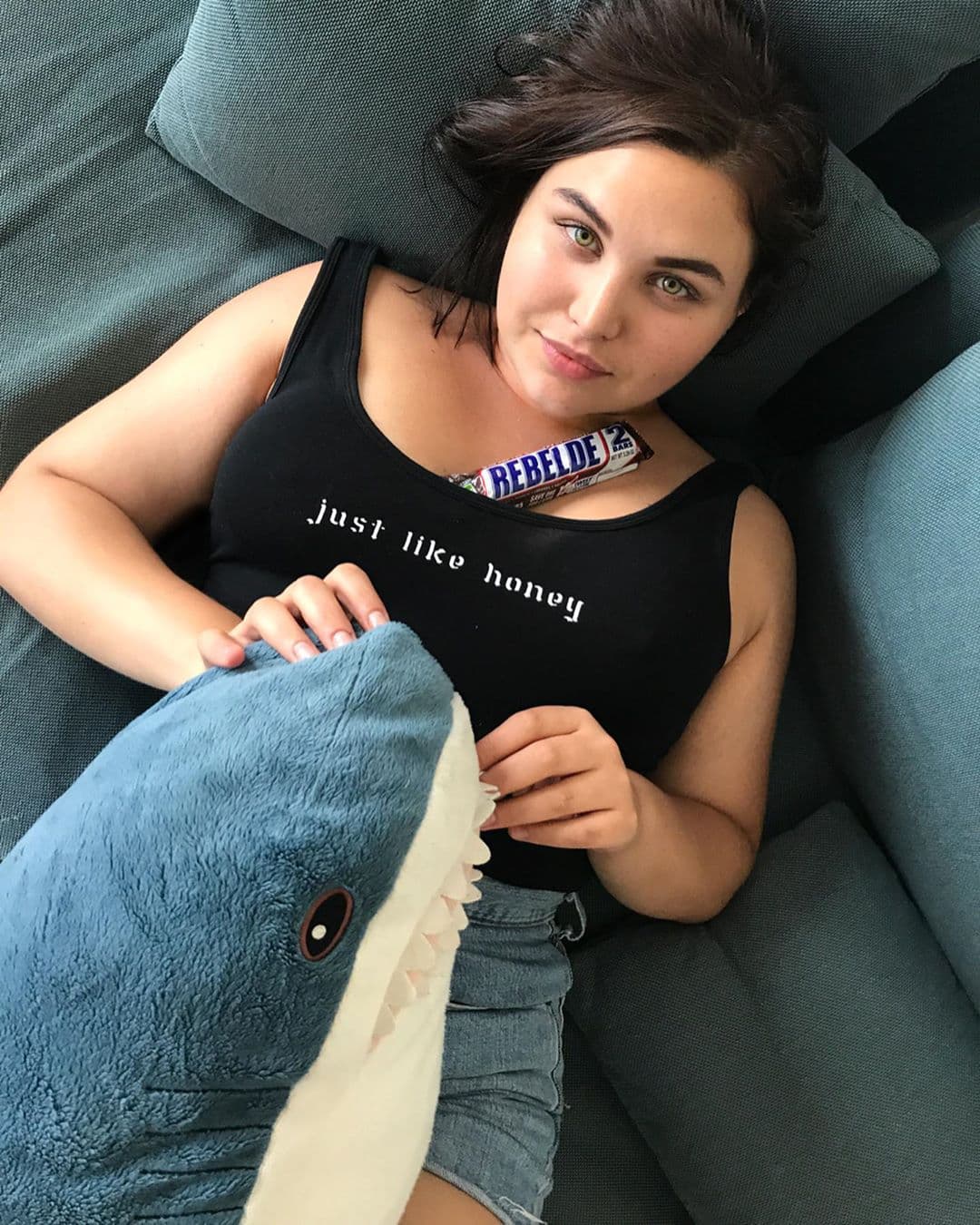 Aunque ni la misma Estefanía sabe cuántos fueron los kilos que bajó, pero se especulan que serían entre 60 y 70, la actriz ha alzado la voz por movimientos body positive, compartiendo mensajes de amor propio de la mano de una vida saludable.