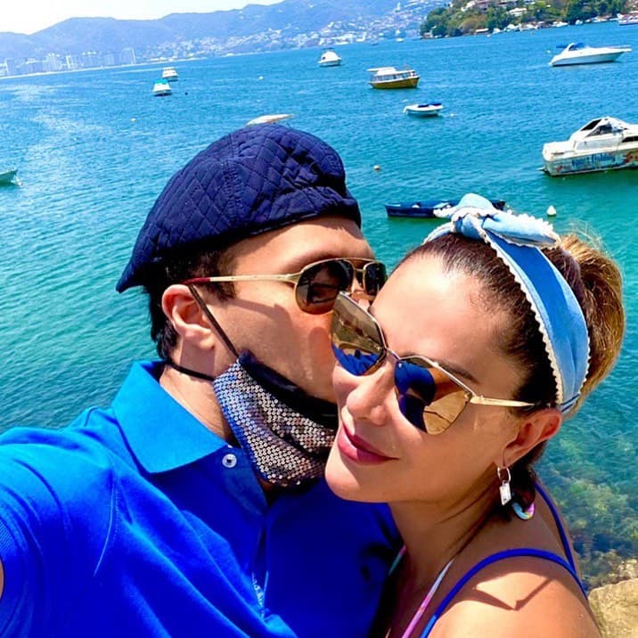 Aunque en esa ocasión no reveló el nombre de su pareja, fue el pasado 4 de septiembre que el periodista Gustavo Adolfo Infante indicó que el hombre que le había robado el corazón a Ninel era colombiano y se llamaba Larry Ramos.