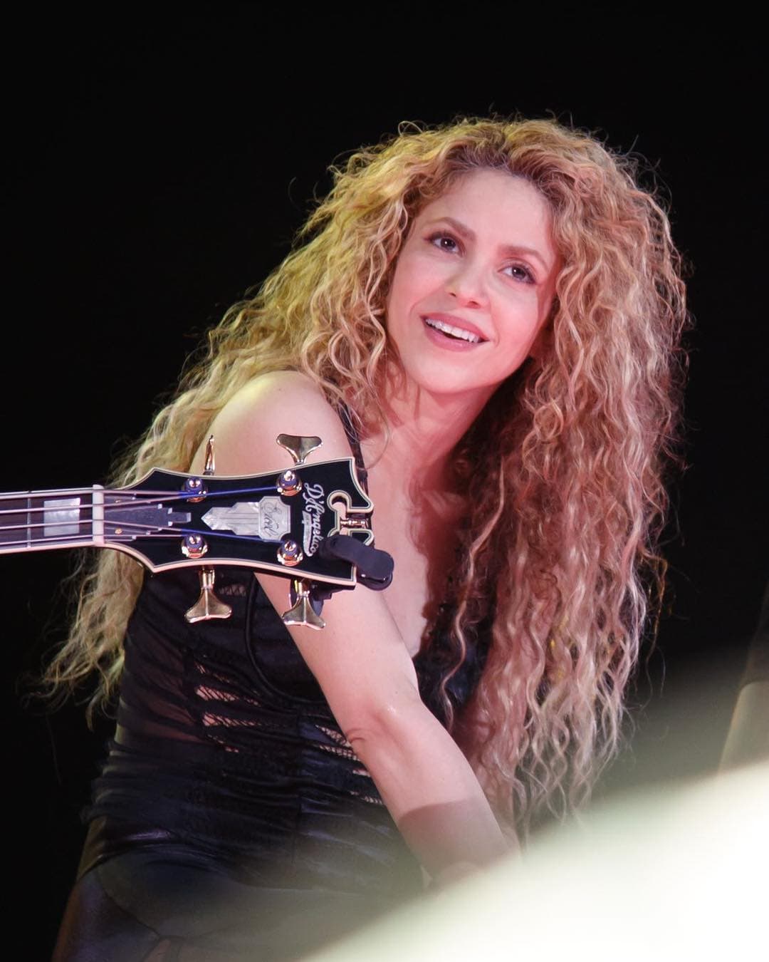 Con cabello rubio, Shakira ha lanzado “Servicio de Lavandería”, “Fijación Oral vol. 1”, “Oral Fixation vol. 2”, “Loba/She Wolf”, “Sale el Sol”, “Shakira” y “El Dorado”.