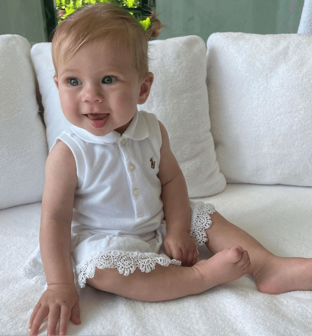 La ex tenista publicó esta postal de la bebé a sus siete meses de nacida; sus seguidores le comentaron en Instagram que Mary es igualita a Enrique, pero con ojos en color azul.
