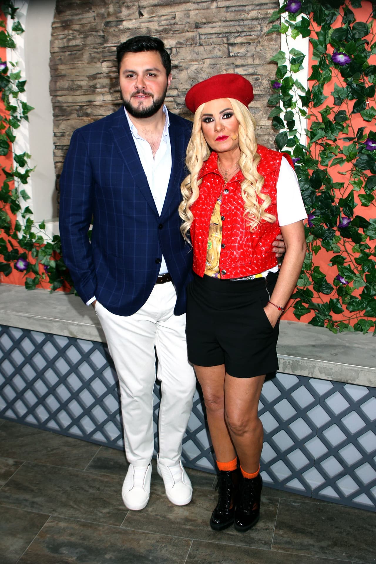 En el 2011, Paul Stanley y Roxana Castellanos tuvieron un fugaz romance. A pesar de haber tenido una relación, parece ser que no hay ningún problema entre ellos, ya que incluso han trabajado juntos en varios proyectos televisivos.