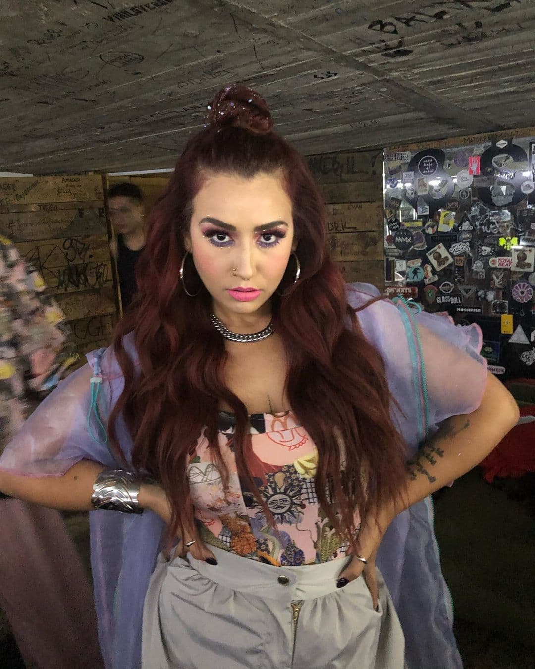 “La verdad es que, ahora, yo no me siento tan cómoda con ellas (boobies) porque si las siento grandes. Mucha gente me dice que no, pero pues así es como yo las siento. No sé, me incomoda correr. Si tengo un sport bra o algo que me sujete, no puedo correr porque ‘vuelan’”, explicó en un video compartido para su canal de YouTube. 
<br>