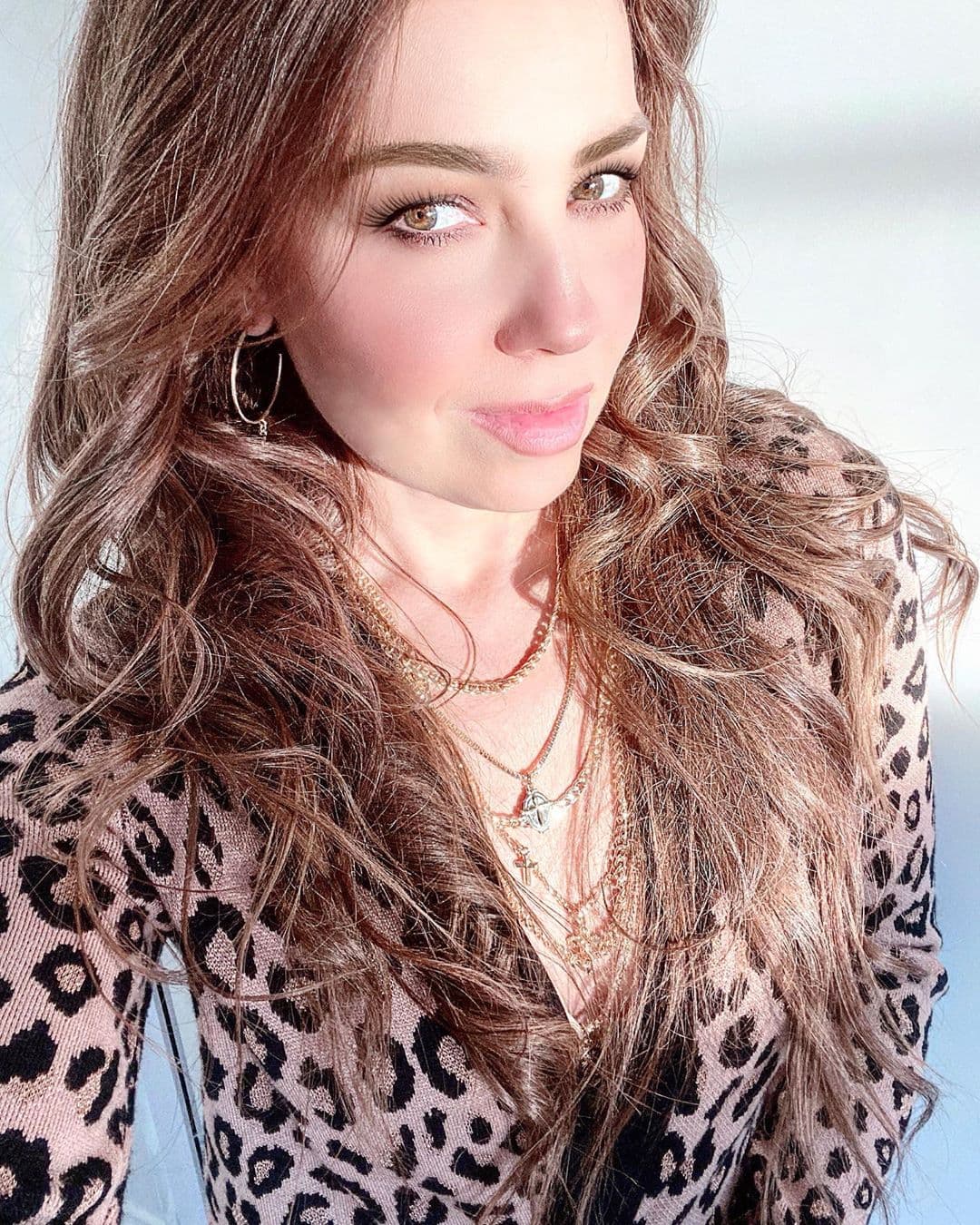 Por primera vez, Thalía revela los fuertes dolores que sufre todos los días