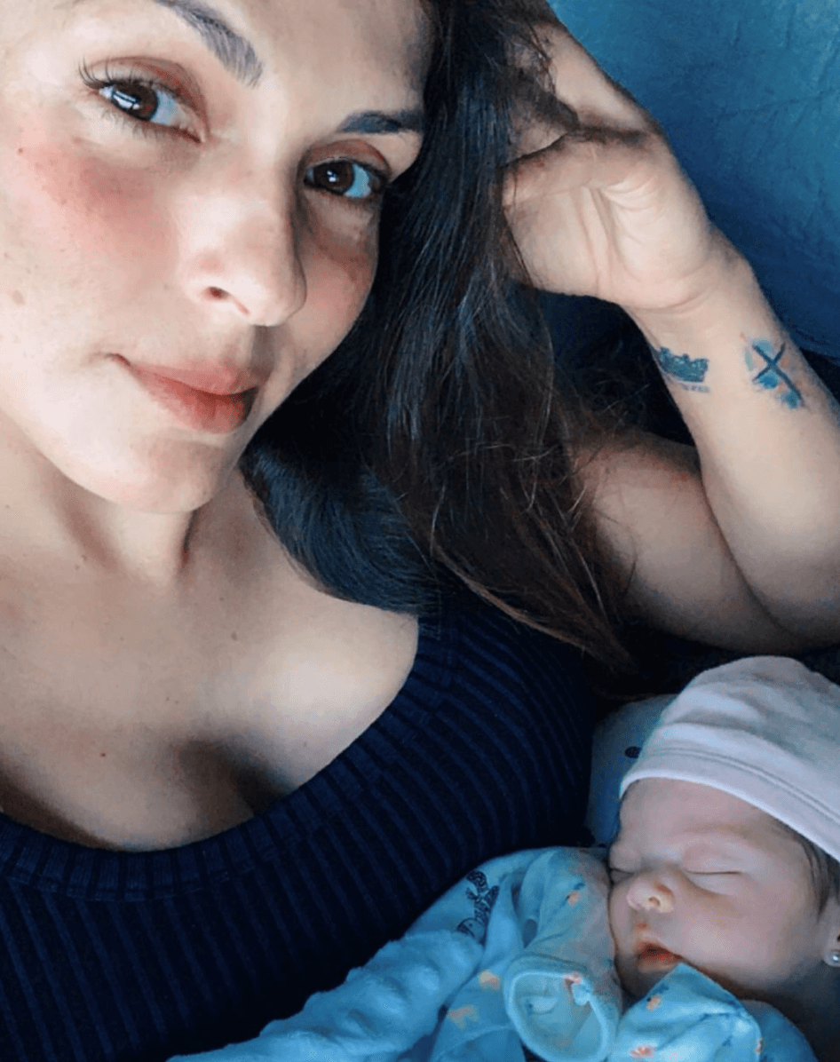 “Un pedacito de cielo tengo en mis brazos”, dijo la orgullosa mamá mientras sostiene a Luciana.