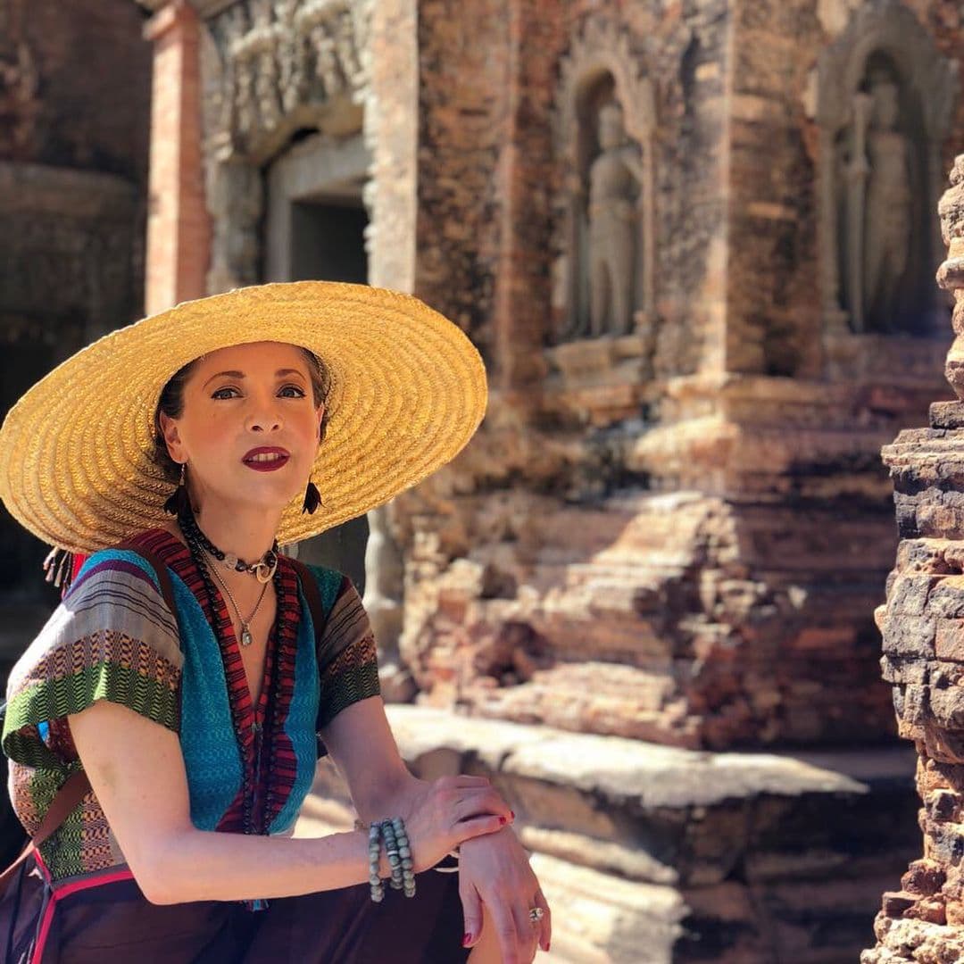 Aunque protagonizó algunas de las novelas más exitosas de su tiempo por tener una imagen fresca y hermosa, Edith González hizo una fuerte confesión antes de morir, y es que pensaba que no había alcanzado todo el éxito que merecía por insegura y por sentirse fea.
<br>
<br>"Sí me considero exitosa, pero creo que pude haber tenido más éxito. Creo, y este es un consejo para todo el mundo: 'Sueña muy alto, no te pongas techos de cristal'. Los techos de cristal se los pone uno, y yo me puse varios por sentirme fea", dijo en una entrevista.
<br>
<br>Al término de la misma entrevista dijo que abrazaba su pasado y vivía su presente con humor y alegría.
<br>
<br>La actriz falleció siendo aún muy joven, víctima de cáncer en junio de 2019.
<br>
