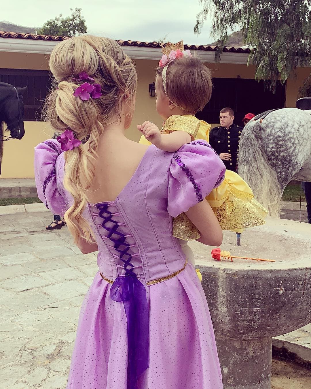 El año pasado, la pareja también ofreció una fiesta muy especial en honor a su hija, la cual tuvo como temática las princesas de Disney.