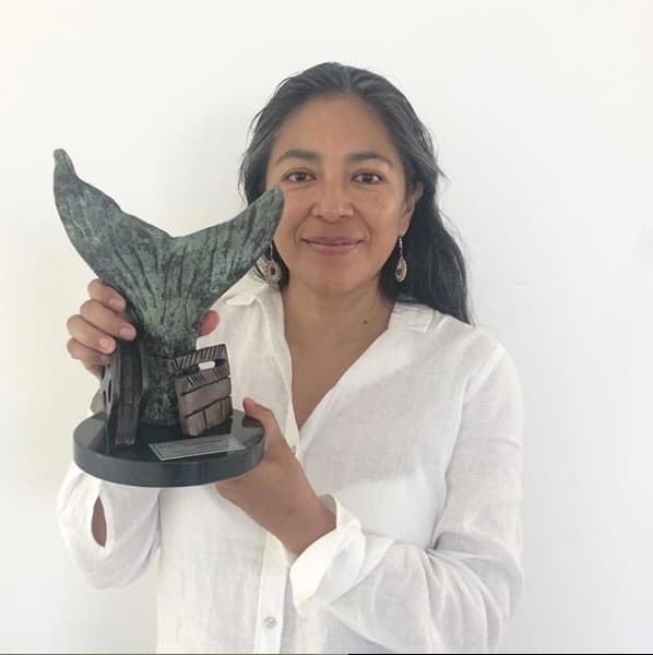 Ángelez Cruz, originaria de Tlaxiaco Oaxaca, es una actriz y directora de cine que ha puesto el nombre de México en alto en distintos eventos internacionales. Su talento ha sido reconocido en festivales de cine en Francia, Cuba, Estados Unidos y hasta en Egipto. En los últimos 10 años ha trabajado en más de 8 producciones, algunas con fama mundial como la serie 'El Chapo' o 'Capadocia'. La actriz y directora promueve los derechos de las mujeres, en especial las de origen indígena, y busca darles una voz y un lugar en cada uno de los proyectos en los que trabaja.