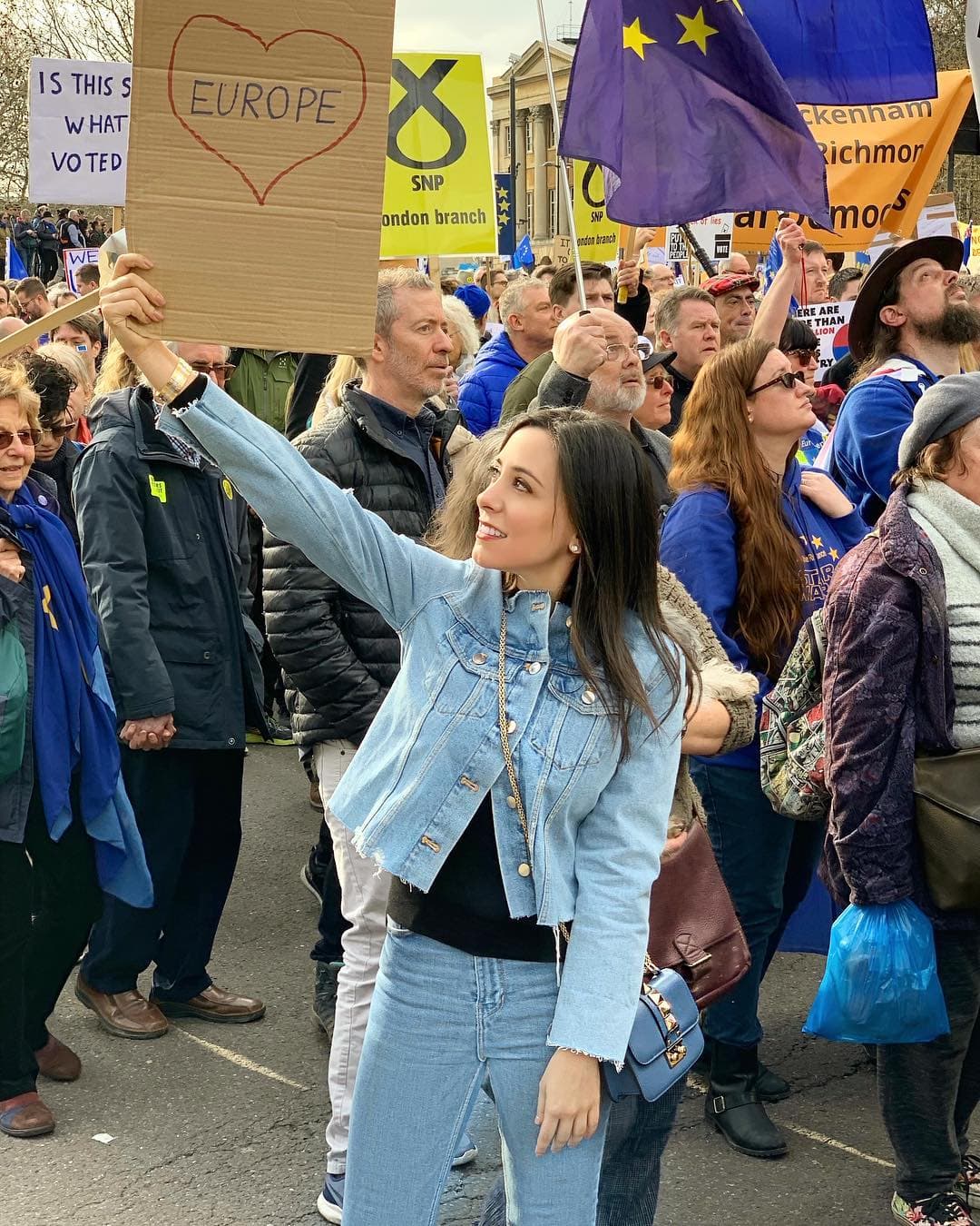 Estudió la Licenciatura en Psicología en la Universidad Nacional de California, además de dos especialidades, una en Justicia Penal y Ciencias Políticas.