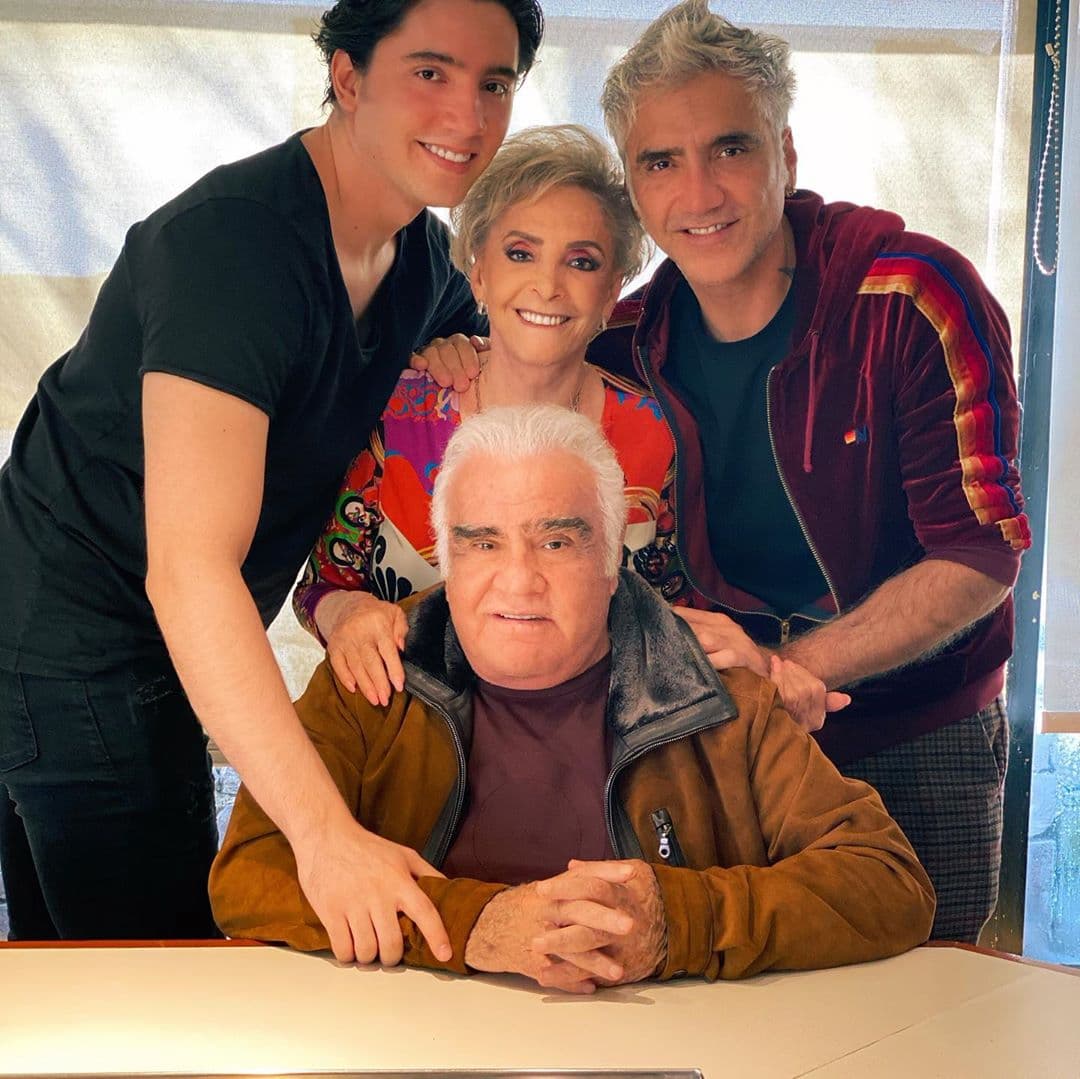 A sus 48 años, "El Potrillo" continúa más activo que nunca y prueba de ello son sus planes laborales, entre ellos, su próxima gira, "Hecho en México", así como el lanzamiento de un disco inédito.
<br>