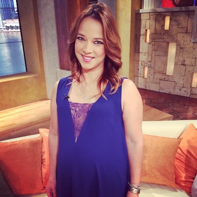 El delicado estado de salud de la actriz, aunado con más factores de estrés en la relación, hizo que la pareja terminara pidiendo el divorcio.
<br>
<br>"Él me lo dijo una vez que no me deseaba como mujer. Creo que ese fue para mí uno de los momentos más duros en todo el proceso. Cuando la persona que tú amas con locura te dice que no te desea, se te cae el mundo", reveló la actriz con respecto a su extirpación de seno, en entrevista con "Al Rojo Vivo".