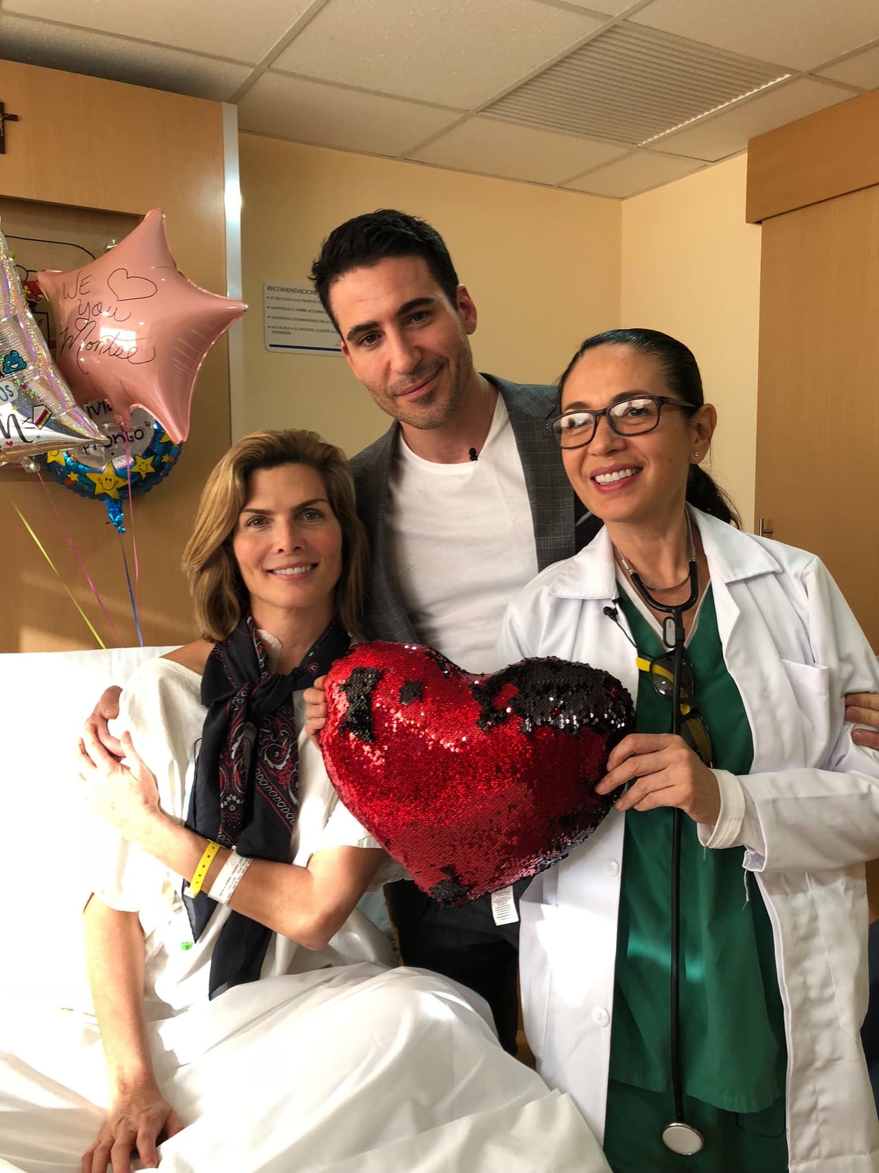 Montserrat Oliver pasa un rato ameno con Miguel Angel Silvestre y Yolanda Andrade