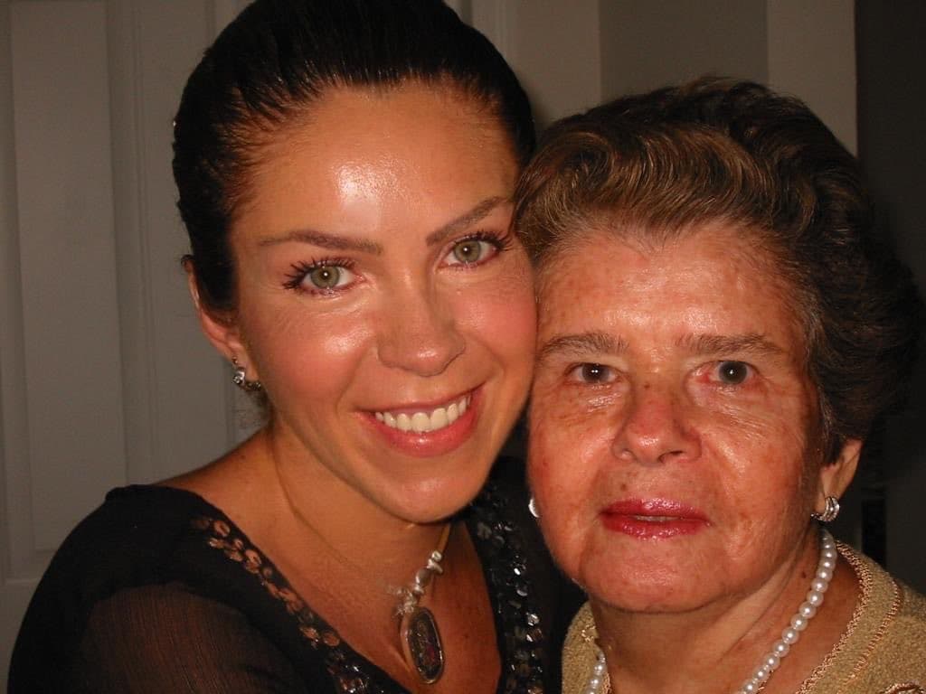 Rocío Sánchez Azuara confirma la muerte de su madre