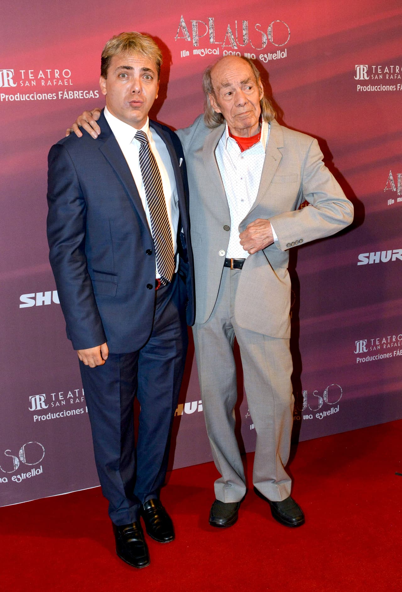 En otra publicación, La Vero Castro compartió un video en el que celebró la vida del padre de su hijo. Dicho fragmento era parte de un promocional del álbum homenaje a José José de Cristian Castro, "Viva el Príncipe", del 20120. En él aparecen padre e hijo, mientras "El Loco" Valdés le expresa su apoyo y buena suerte: "Es tu gran noche, que Dios te bendiga hijo, eres el mejor". Al final de clip, aparece también José José, mientras los tres hacen bromas y se ríen.