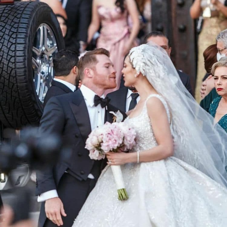 Así fue la millonaria boda de Canelo Álvarez con Fernanda Gómez: de su llegada a la iglesia hasta el concierto de Maná.