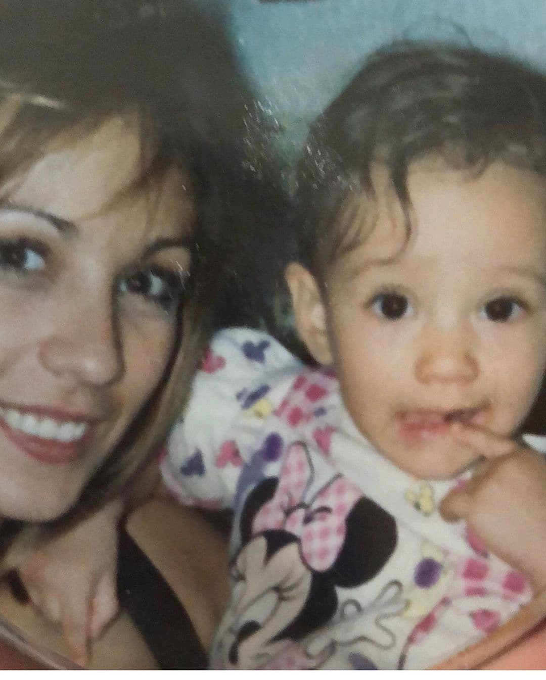 En un la publicación de Instagram, la Neta Divina compartió algunos de los momentos más especiales junto a su hija, que fueron desde su infancia hasta hoy en día, convertida en una gran mujer.