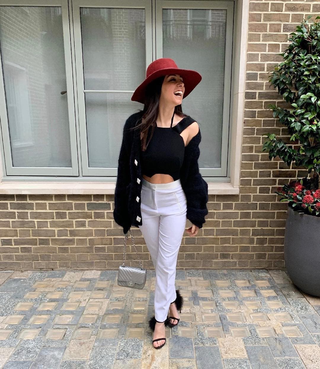 Es bisnieta de Carlos Henry Bosdet, quien hizo historia al ser el primero en introducir e instalar servicios de telefonía en México.