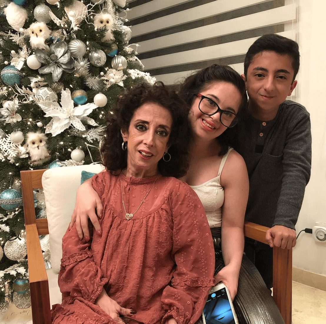 A diferencia de su hermana mayor, Felipe prefiere mantener un bajo perfil en redes sociales y ante los medios, sin embargo, se sabe que una de sus pasiones es el futbol.