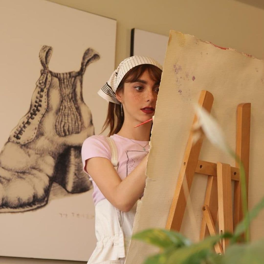 En una publicación de Instagram, Natalia confesó que su padre, el pintor Guillermo Téllez, estaría muy contento que su hija aprovecha en estos momentos de cuarentena: “Mi papá duerme tranquilo: no voy a foros y me la paso pegada al lienzo. Más días así”.