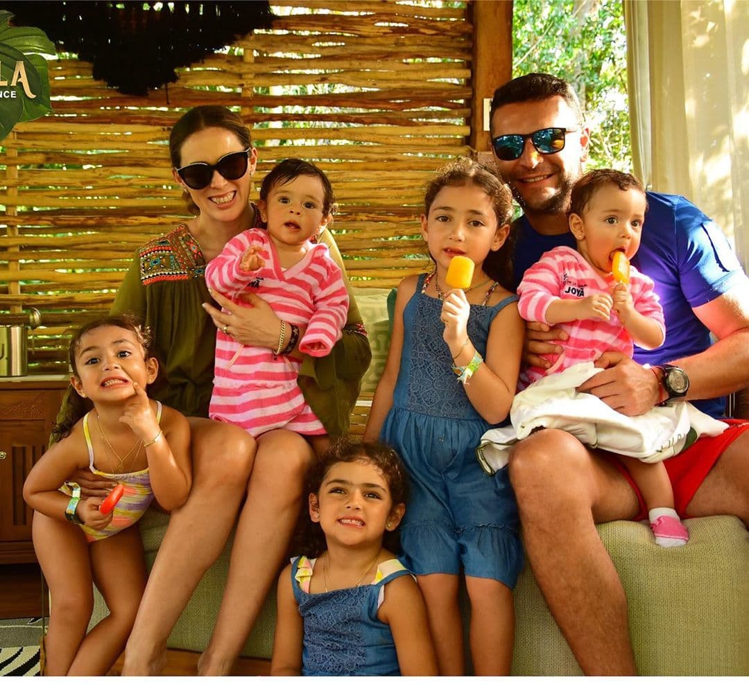 Jacky Bracamontes describió cariñosamente a su familia como su “tribu” en una de las capturas que compartió del viaje.