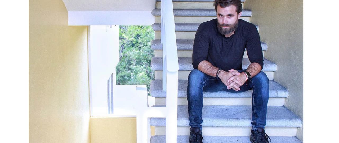 'El Bebote' es el fiel guarura de 'Los Acero' y es interpretado por Eduardo Amer.