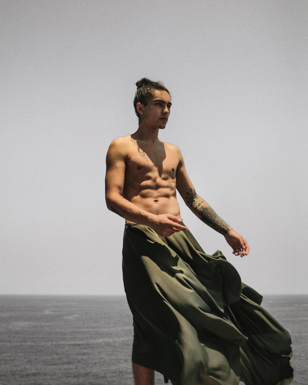 Comenzó una carrera como modelo, posteriormente, hizo unas participaciones en cine y televisión.