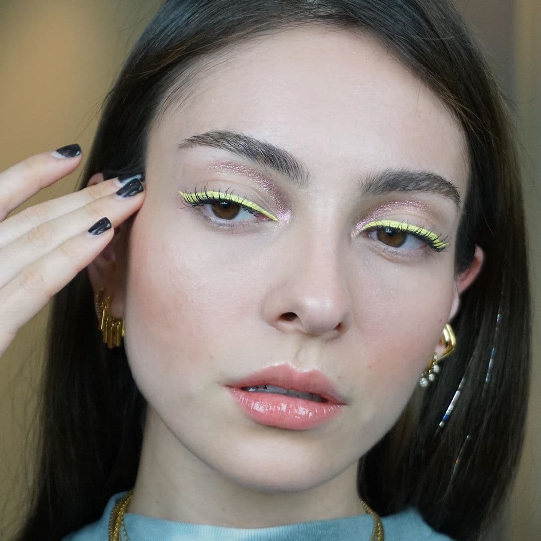 “Quien lo trajo a México fue la blogger de belleza y moda, 
<b>Anna Sarelly</b>. Después del look de Beyoncé en el 2010, revivió dicha moda en el mundo del
<b> K-Pop </b>y fans del género comenzaron a copiar el estilo”, explicó Violeta Sánchez.