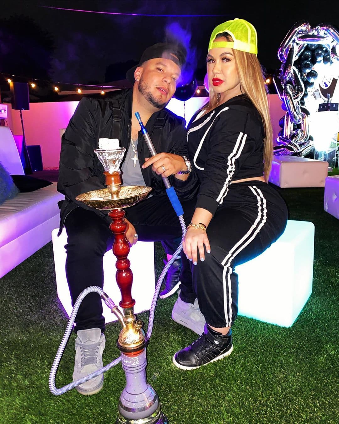 Esto comenzó a fracturar el romance entre las estrellas de banda, sin embargo, la pareja se intentó dar una segunda oportunidad, haciendo a un lado los rumores sobre supuestas infidelidades. En el 2018 el vocalista de La Original Banda El Limón se comprometió con Chiquis, sin embargo, meses más tarde, rompieron el compromiso.