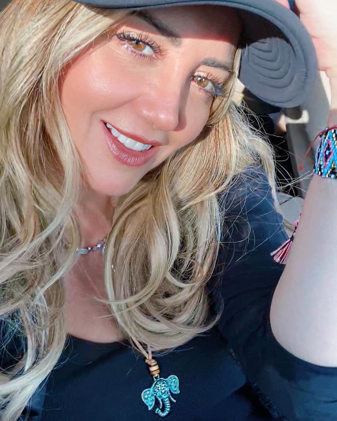 Años antes del nacimiento de Mia Rubín, primogénita de Erik Rubín y Andrea Legarreta, la conductora de "Hoy" vivió la triste experiencia de perder su primer embarazo. En el 2003, la presentadora de televisión recibió la noticia en el consultorio con su ginecóloga.
<br>
<br>"Estaba mi doctora, ya sabes, moviéndolo y nada. Me dice: 'No está el corazón, no se ve' y me dice que no se logró".