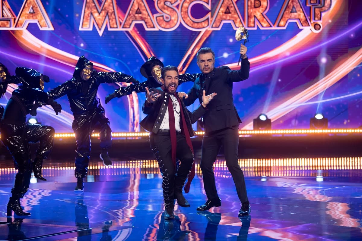 Omar Chaparro le entrega la estafeta a Adrián Uribe en ¿Quién es la Máscara? 2021