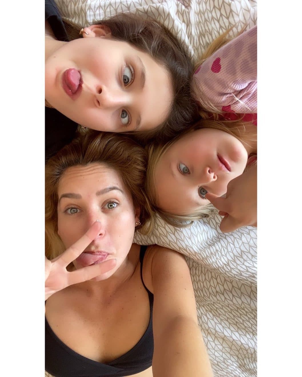 Aunque la historia de amor entre los padres de ambas niñas no terminó en los mejores términos, luego de la polémica que provocó el romance entre Gabriel Soto y su actual pareja, Irina Baeva, ambos actores han intentado llevar su paternidad de la mejor manera posible.