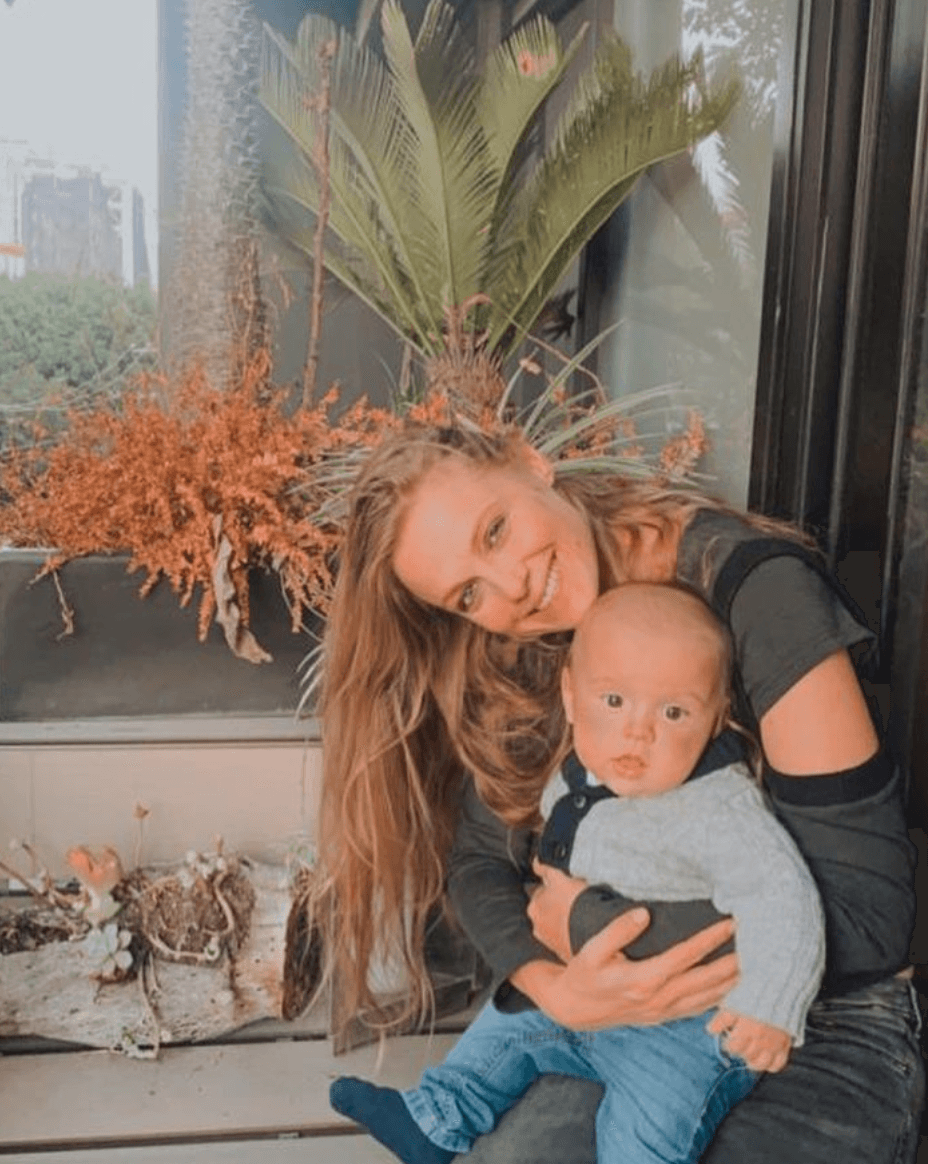 Días después de que comenzó el confinamiento por el coronavirus, el 30 de marzo,
<b>Ana Layevska </b>dio a luz a su segundo bebé, Santiago. La actriz lo presentó en Instagram y habló de lo tiempos tan complicados que se viven actualmente, pero le prometió que todo estaría bien. “En estos tiempos de miedo, incertidumbre, cambio, llegas tú, como una promesa de que todo estará bien y que nos esperan tiempos mejores”.