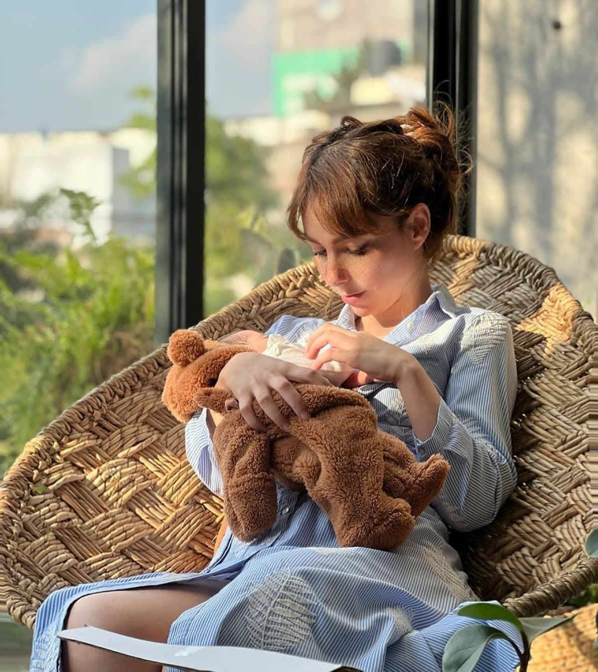 Natalia Téllez explica por qué no muestra el rostro de su hija