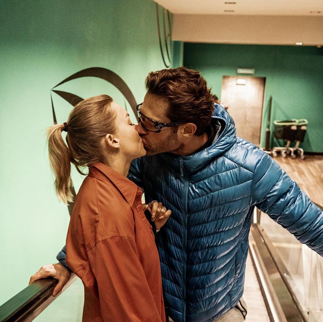 ¿Ambos conocen el color favorito de su pareja? Este par de enamorados parecen estar unidos por el destino, pues ambos respondieron azul, pero con la variante de que para Angelique el tono turquesa es su preferido.