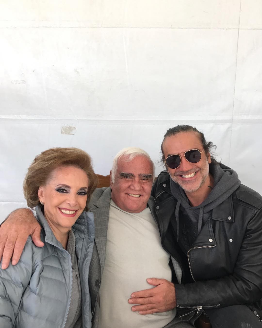 Alejandro Fernández se ha ganado el corazón del público no solo por su gran talento, también por las fotografías que nos comparte en sus redes sociales.
<br>
<br>