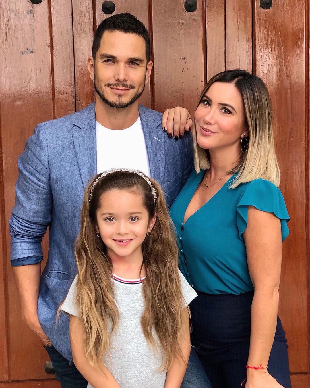 Mariazel y Adrián Rubio están juntos desde 2005 y por el momento solo tienen a Laia, a quien no pierden oportunidad de presumir y de demostrar cuánto la aman y se aman como familia. ¡Felicidades a la cumpleañera jurásica!