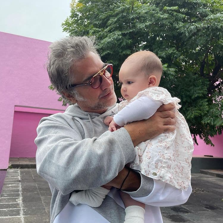 Alejandro Fernández y Cayetana, su nieta